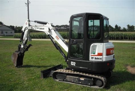 2011 bobcat e32 mini excavator|bobcat e32 specs pdf.